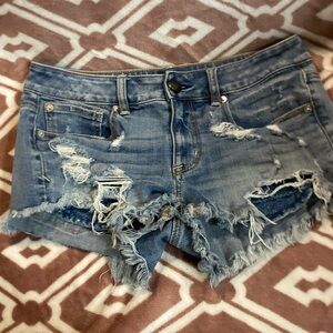 American Eagle Super Stretch Shortie Low Rise Shorts size 6.